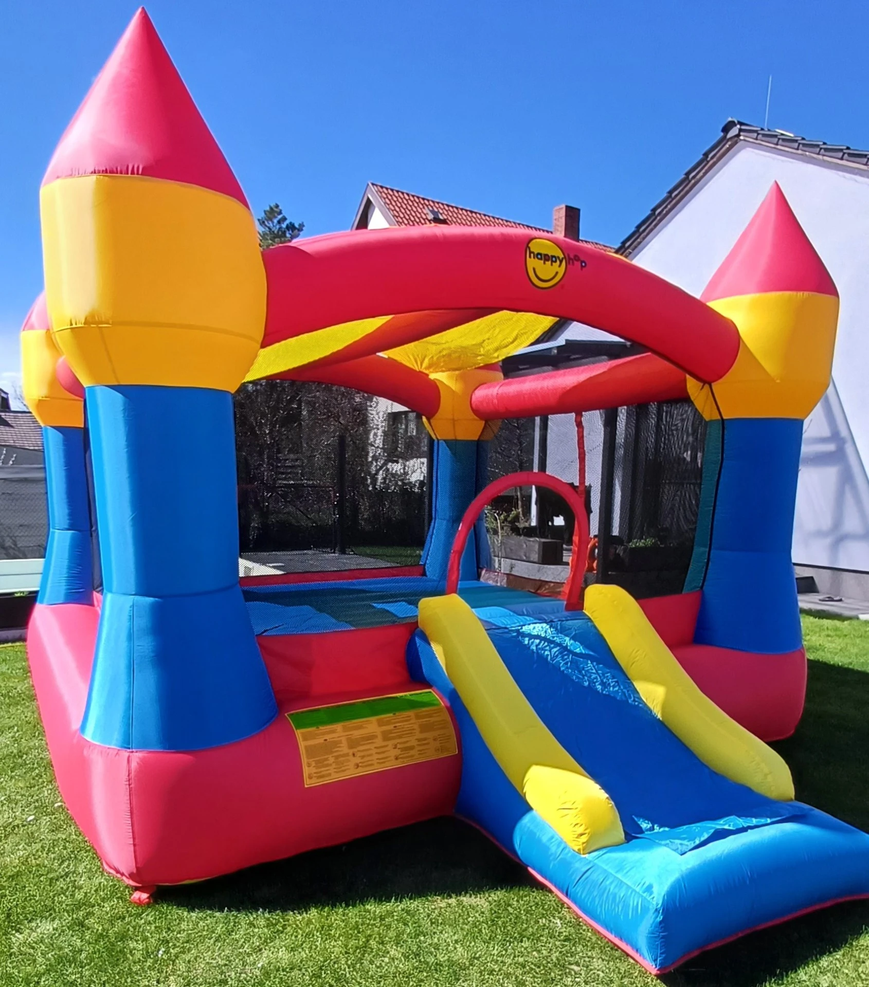 Velký skákací hrad XXL s věžemi a skluzavkou